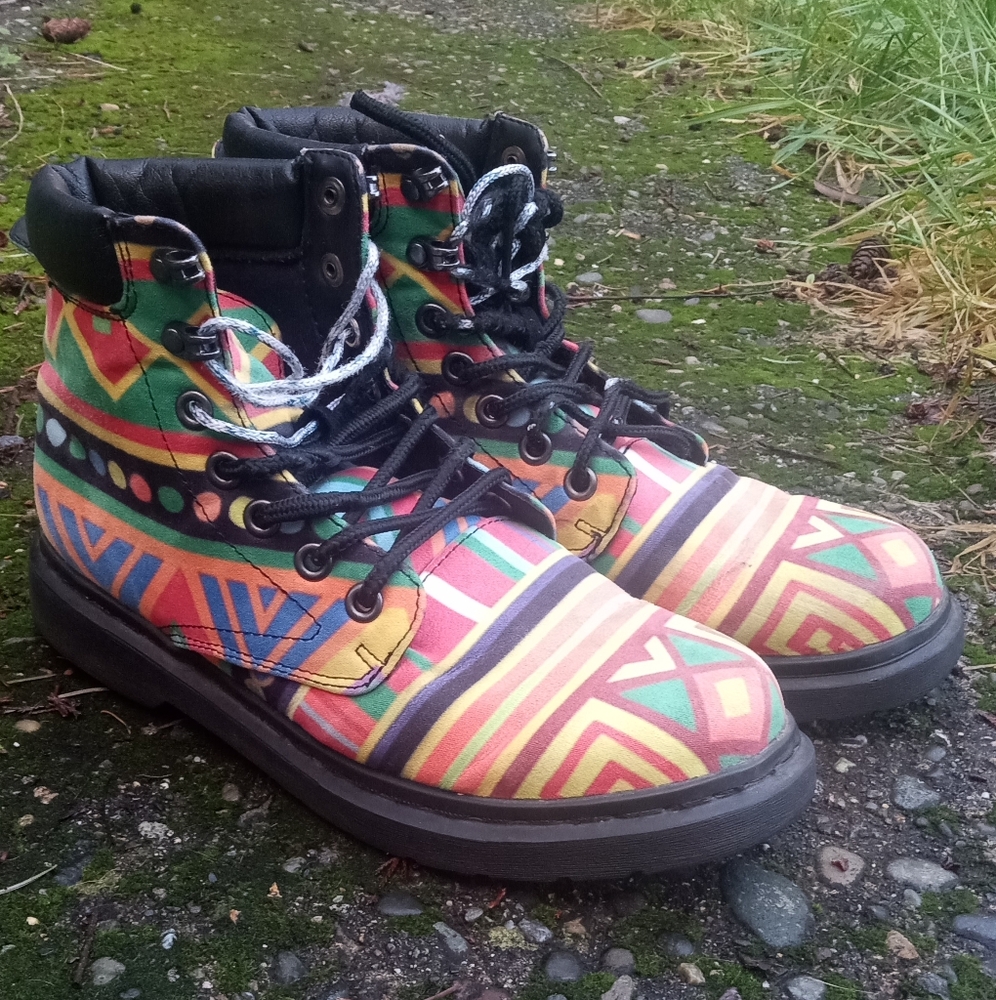 Colorful Geometric Pattern Boots - Picture 2 of 7